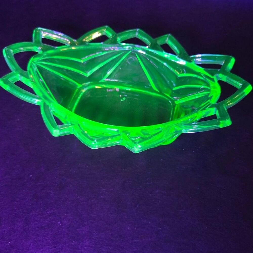 VASELINE Uranium DEPRESSION GLASS PICKLE BOWL 9 1/2" PYRAMID PATTERN 1926 - 32